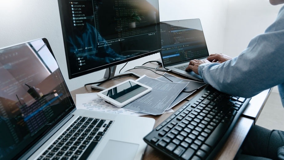 ESD_FY24_Academy-Blog.Is Transitioning to Automic SaaS Right for You.Featured